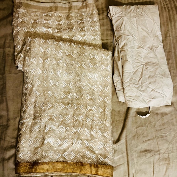 Lucknowi thread Embroidered Saree with slim Petticoat - Picture 15 of 15